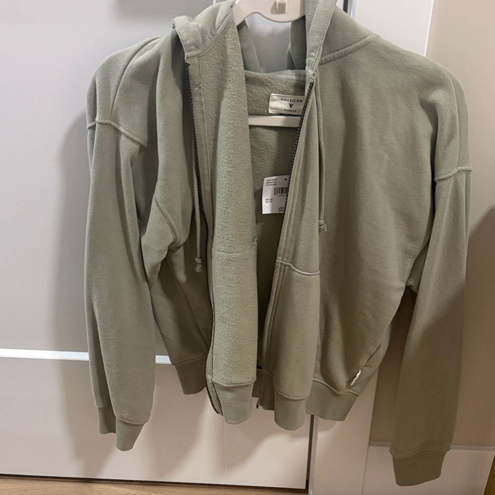 American Eagle Outfitters Men’s Sage Green Zip-Up Hoodie Sweater